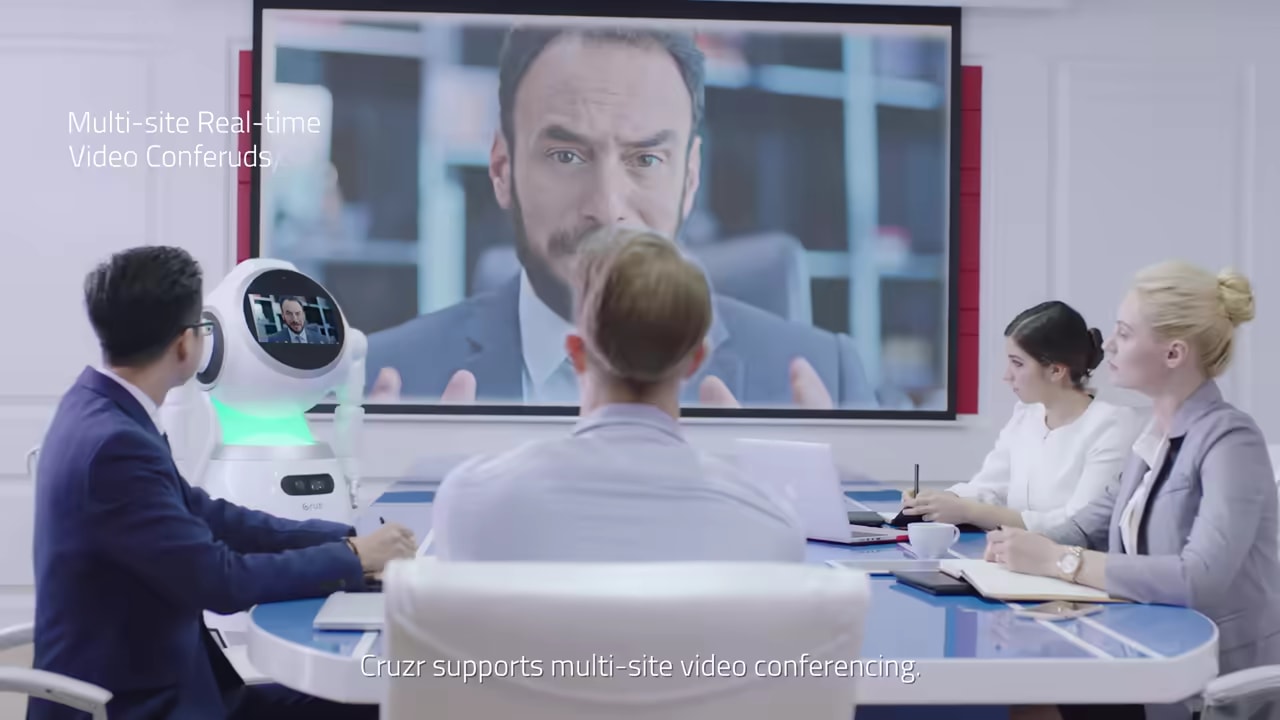 Robot Cruzr 1S na sestanku z videokonferenco, kot vodnik po galeriji in v trgovskem središču, predstavitveni film proizvajalca